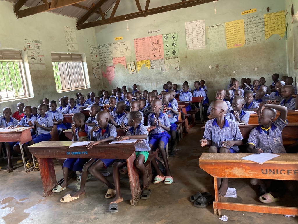 Una Scuola di Pace in mezzo al dolore della guerra. Nel campo profughi di Nyumanzi, un sogno di futuro per i bambini rifugiati del Sud Sudan